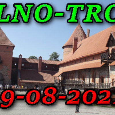 Dziedziniec zamku w Trokach wycieczka do Wilna