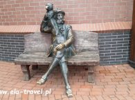 Rzeźba szyper w wiosce rybackiej w Kaliningradzie